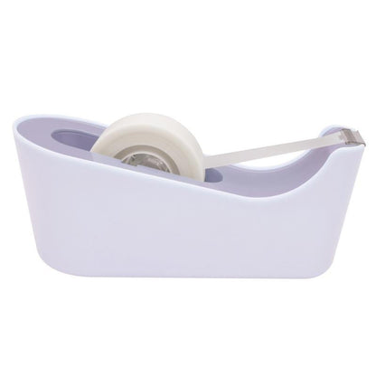 Den lilla Scotch™ tape-dispenser C18 fra 3M Deutschland GmbH holder en rulle Scotch® Magic™ Usynligt Tape (19 mm x 33 m, 6 ruller/pakke) og sikrer ren og usynlig klæbning med metalskærekant.