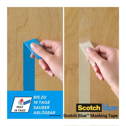 En hånd skræller ScotchBlue™ malertape "Multi-Surface" fra 3M Deutschland GmbH af træ (venstre) og en beige tape (højre). ScotchBlue™ efterlader ingen rester, mens den beige tape efterlader hvide rester. Tekst og logoer er afbildet nedenfor.