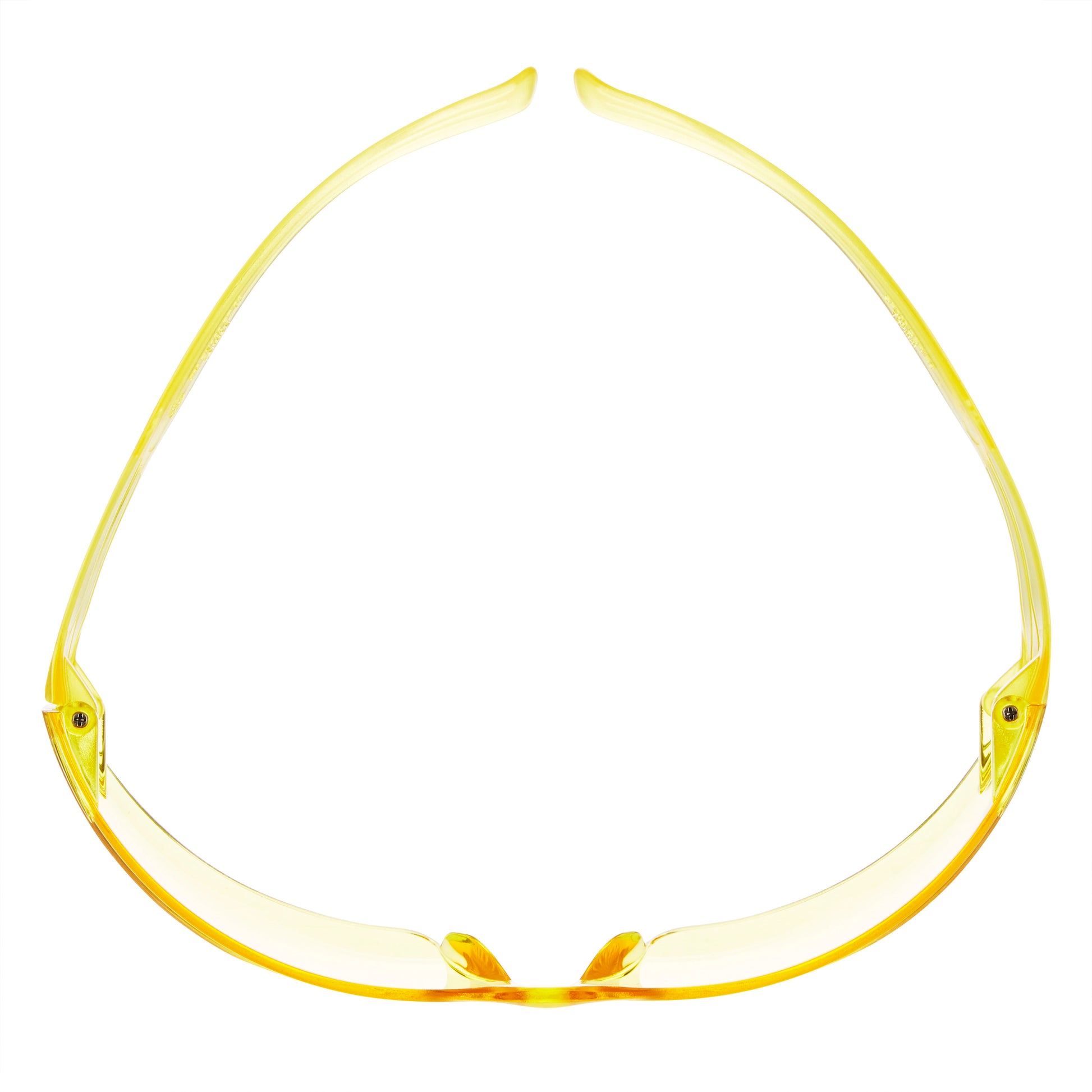 Eine 3M™ SecureFit™ Schutzbrille 200 von 3M Deutschland GmbH, eine gelbe Schutzbrille in der Draufsicht mit gebogenen Bügeln und nach unten gerichteten Gläsern, fotografiert vor einem neutralen Hintergrund.