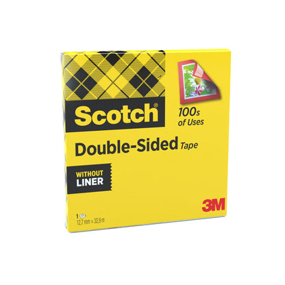 Eine gelbe Schachtel Scotch® doppelseitiges Klebeband von 3M Deutschland GmbH, 1 Rolle (12 mm x 33 m), mit Karomuster, "100s of Uses", "Without Liner"-Etiketten und der Abbildung eines Blumenbildes beim Abkleben.