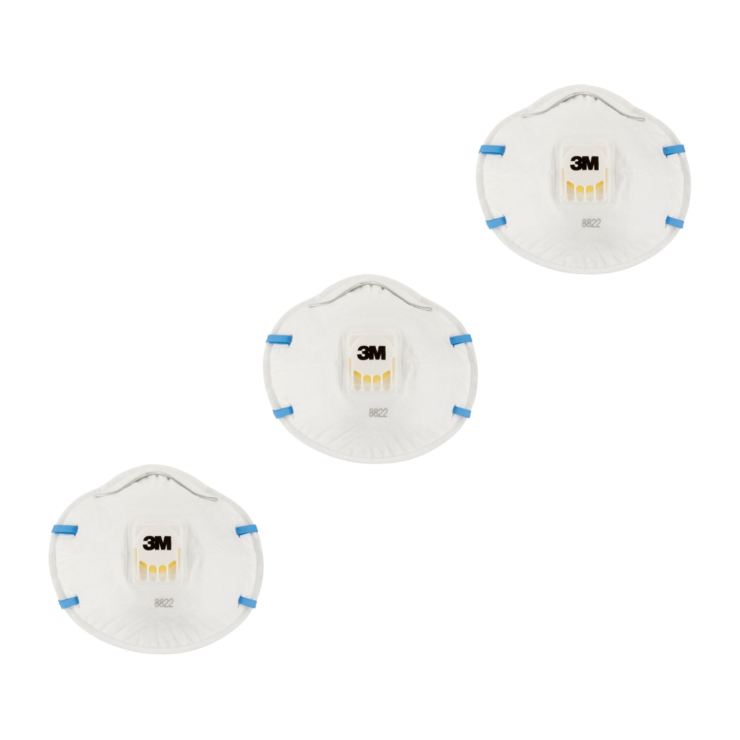Drei 3M™ Cool Flow™ Partikelmasken 8822, FFP2 mit Ventil von 3M Deutschland GmbH mit gelben Ventilen und blauen Bändern sind diagonal vor einem weißen Hintergrund angeordnet.