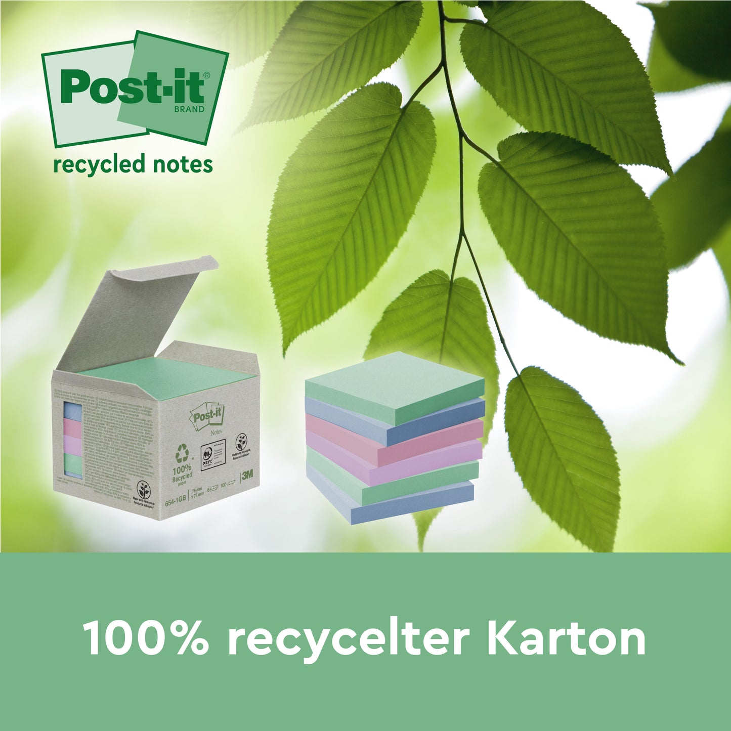 Eine geöffnete Schachtel mit pastellfarbenen Post-it® Recycling Notes (76 mm x 127 mm, 100 Blatt/Block, 100% PEFC) der 3M Deutschland GmbH ist neben drei Stapeln abgebildet, auf denen auf grünem Hintergrund "100% recycelter Karton" steht.