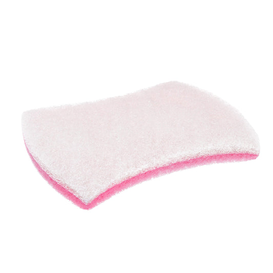 Eine Nahaufnahme des Scotch-Brite® Bath XXL Reinigungsschwamm für das Bad von 3M Deutschland GmbH, ein rosa-weißer gebogener Reinigungsschwamm, fotografiert auf weißem Hintergrund (1 Stück pro Packung).