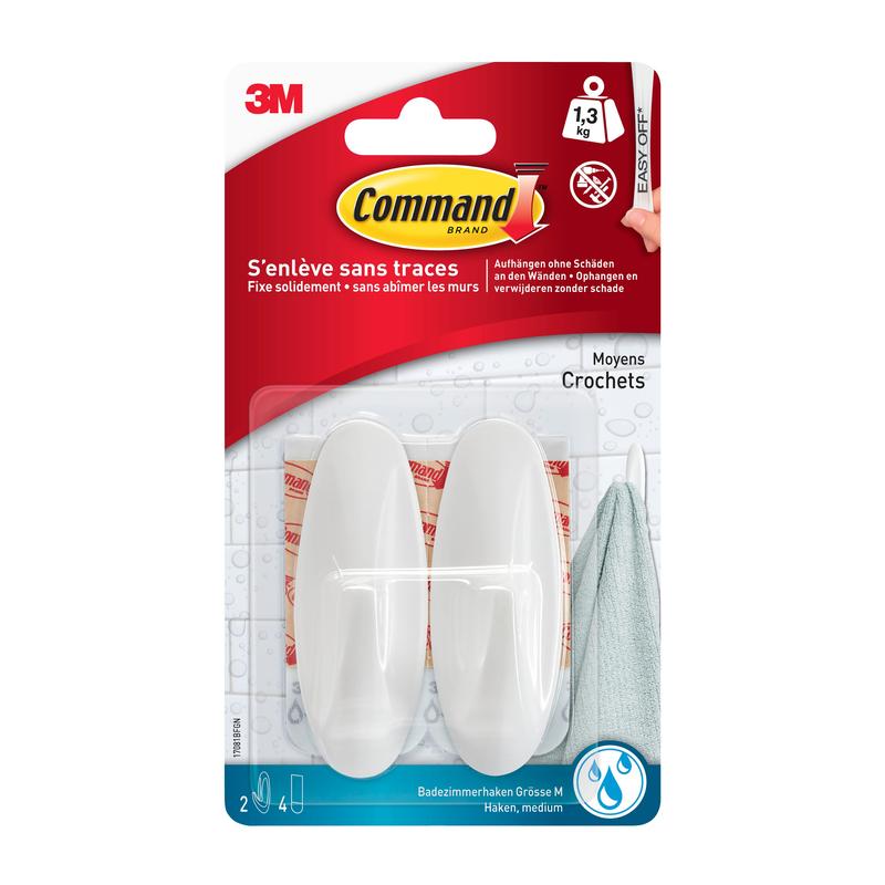 En pakke 3M Deutschland GmbH Command™ Bad Medium Designer-kroge 17081B indeholder to hvide kroge med klæbestrimler i en plastikpakke, der kan holde op til 1,3 kg og kan fjernes rent.