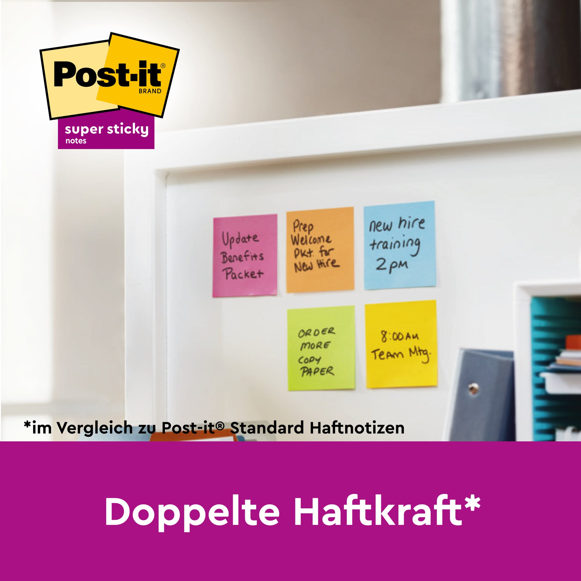 Eine Packung Post-it® Super Sticky Notes 654-6SS-PPNK, Pink (76 mm x 76 mm, 90 Blatt/Block, 6 Blöcke/Packung), von 3M Deutschland GmbH, ist auf einem Whiteboard abgebildet. Der Text lautet "Doppelte Haftkraft*" mit dem Post-it Logo oben links.