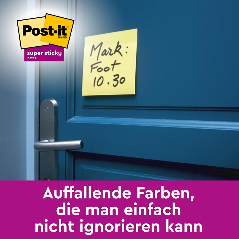 En gul Post-it® Super Sticky Note (76 mm x 76 mm, 45 ark/blok, 100% PEFC) fra 3M Deutschland GmbH med den håndskrevne påskrift "Mark: Foot 10.30" sidder fast på en blå dør over håndtaget og viser branding og tysk tekst.