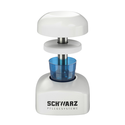 Ein weißes Küchengerät in zylindrischem Design der Helmut Schwarz GmbH eignet sich perfekt zur hygienischen Zerkleinerung. Es verfügt über einen abnehmbaren Deckel und einen transparenten blauen Behälter mit Messmarkierungen, ideal für den Einsatz als melipul Tabletten-Mörser PROFI.