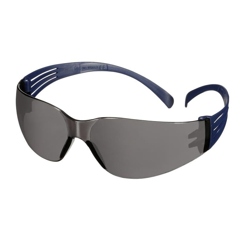 3M™ SecureFit™ 100 sikkerhedsbriller, blå stænger, anti-ridse/anti-dug belægning, grå linse, SF102AF-BLU-EU, 20 pr. pakke | Pakke (1 stk)